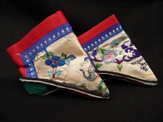 Scarpe fascianti cinesi tradizionali - Museo Queensland